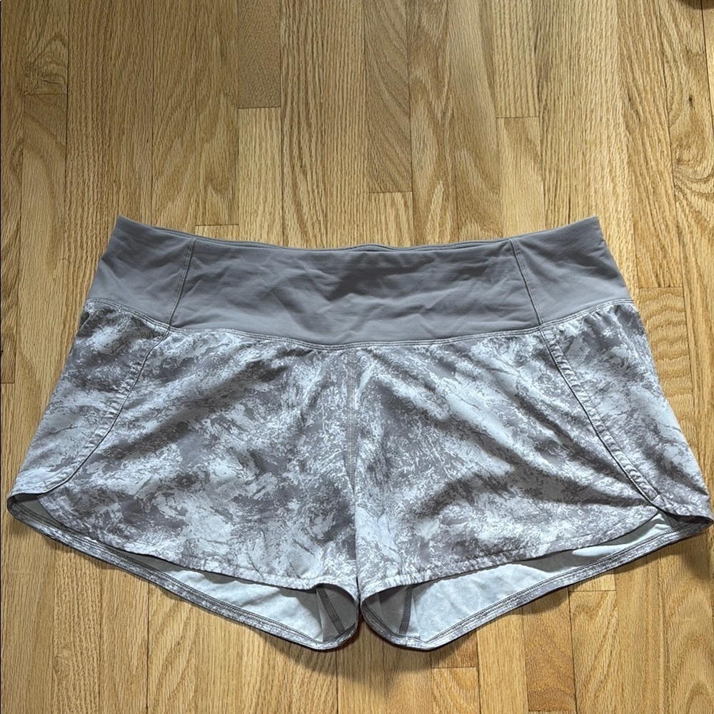Lululemon Run Times Shorts 2 - Sz10 in Washed Marble Alpine White Silverscreen